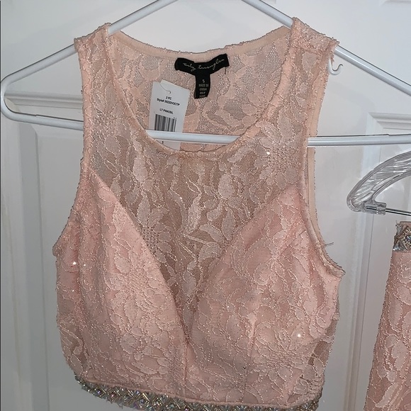 Long pink prom dress - Picture 2 of 4